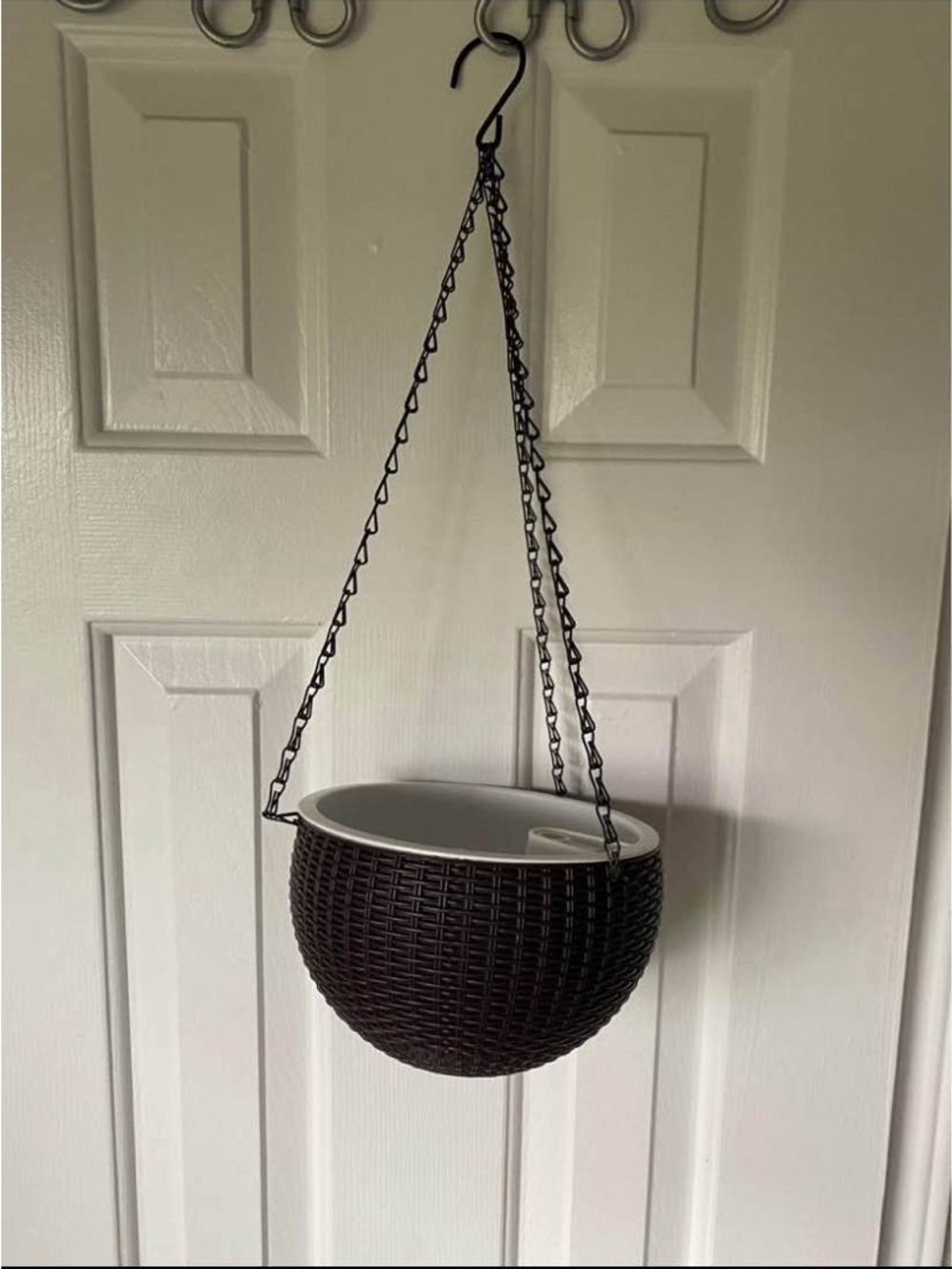 Self watering great quality hanging planter like new unused accessories